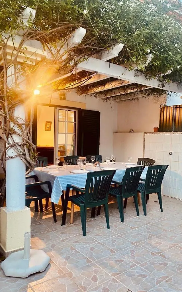 Casa Delsue House By The Beach 维拉诺瓦德卡塞拉 度假居